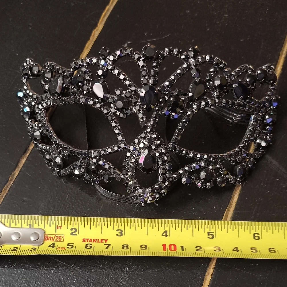 Elegant Black Rhinestone Face Mask